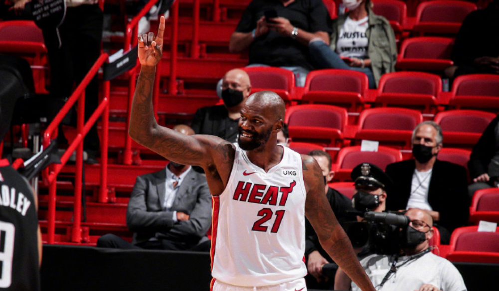  猛龙西亚卡姆统治内线大胜骑士