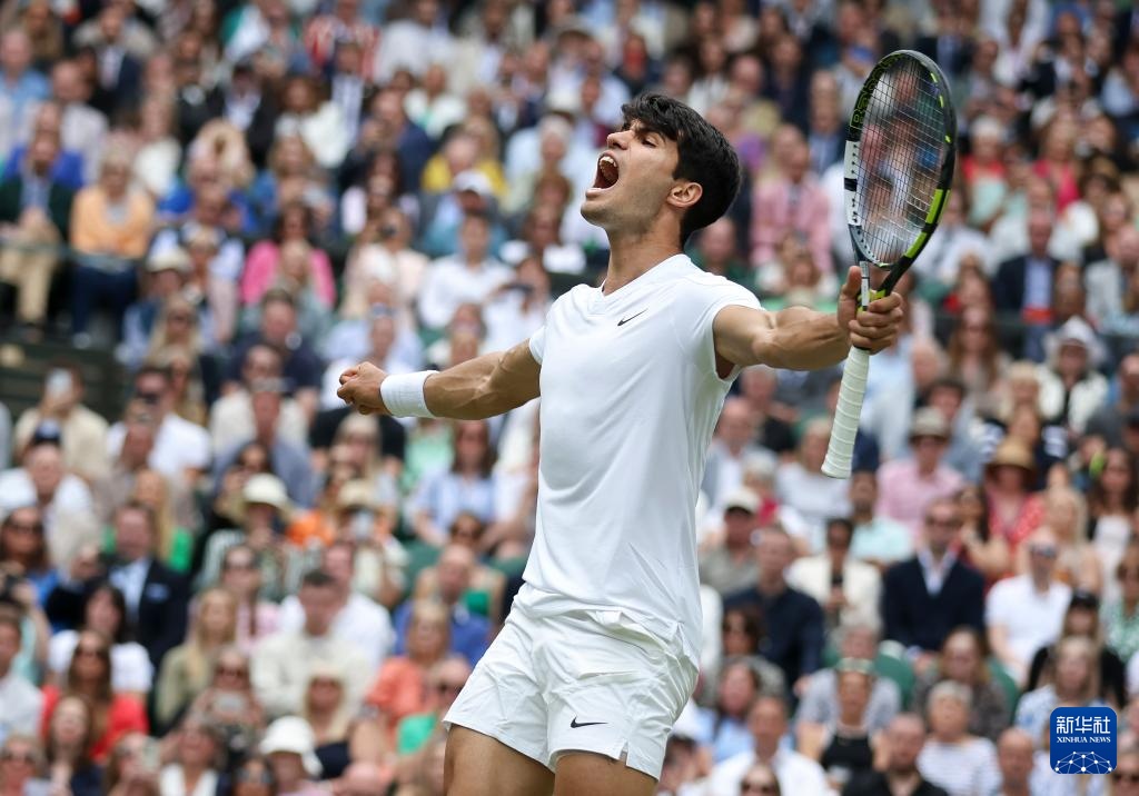  温网决赛巅峰对决，阿尔卡拉斯险胜夺冠