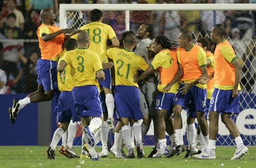  美洲杯决赛，阿根廷点球战胜巴西