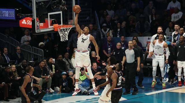  米切尔三分如雨骑士浇灭热火攻势