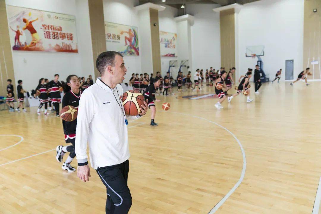  篮球训练营培育未来希望之星
