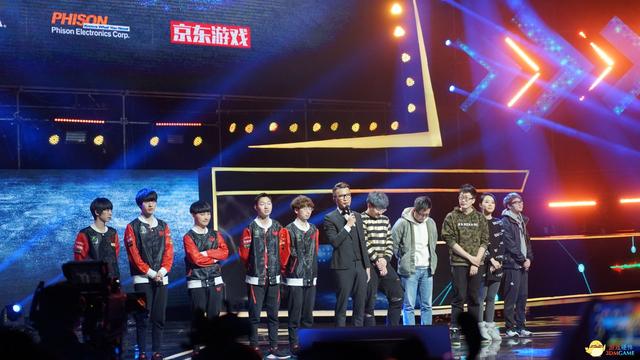  电竞周边产品热销，粉丝热情持续高涨