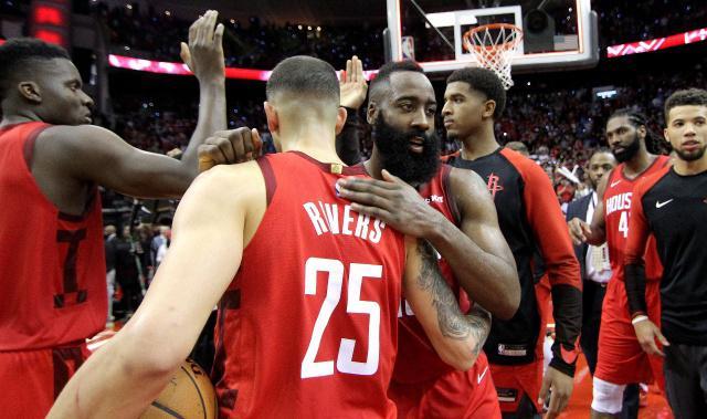  快船乔治准绝杀惊险击败鹈鹕